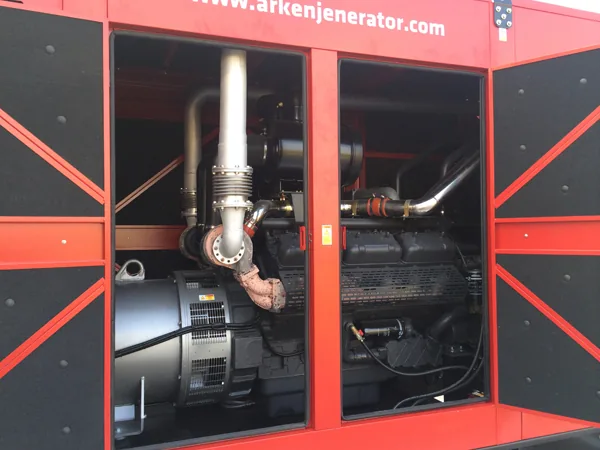 Jeneratör motor ve egzoz bağlantısı